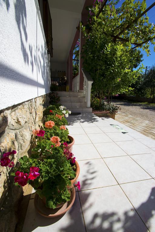 Apartments Zile Starigrad Paklenica Exterior photo