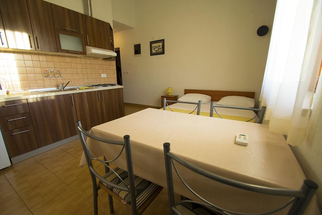 Apartments Zile Starigrad Paklenica Room photo