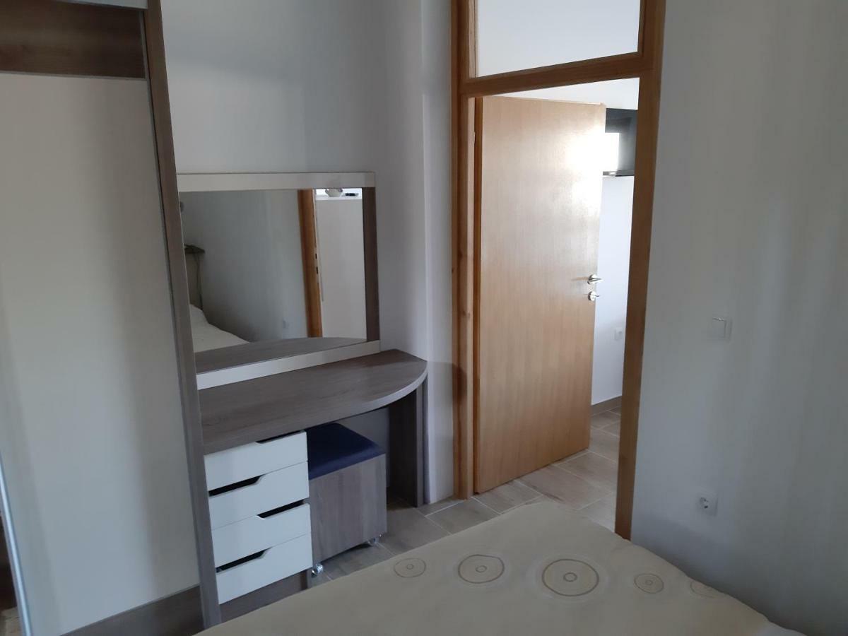 Apartments Zile Starigrad Paklenica Exterior photo