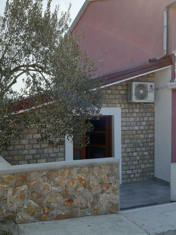 Apartments Zile Starigrad Paklenica Exterior photo