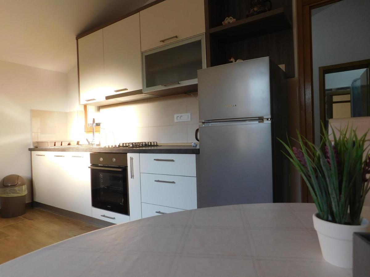 Apartments Zile Starigrad Paklenica Exterior photo