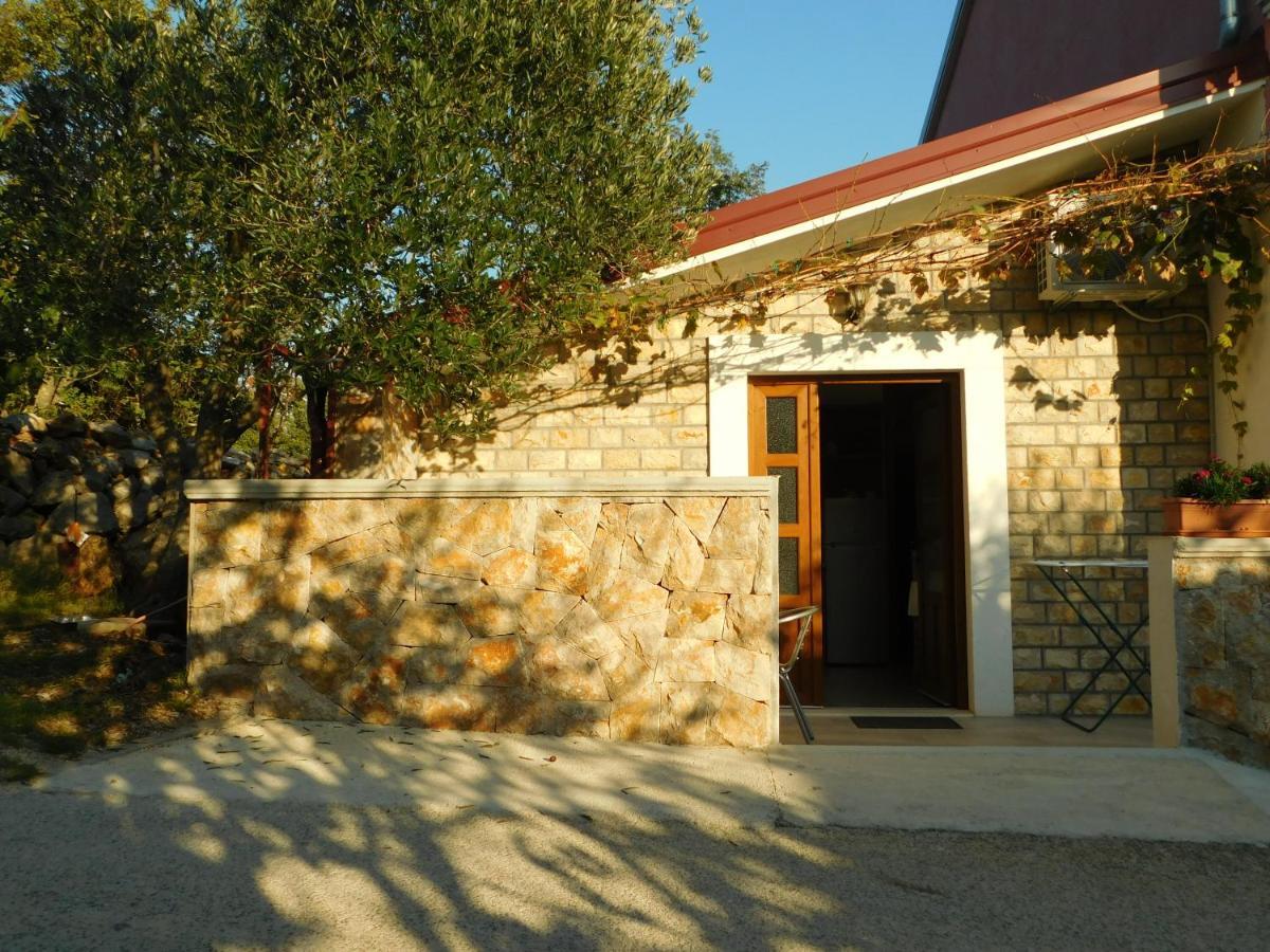 Apartments Zile Starigrad Paklenica Exterior photo
